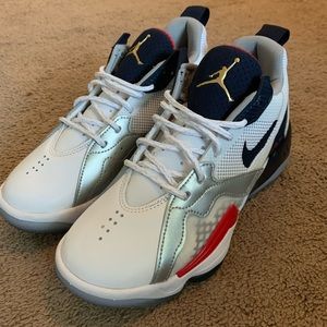 Jordan Zoom 92’ White Obsidian True Red